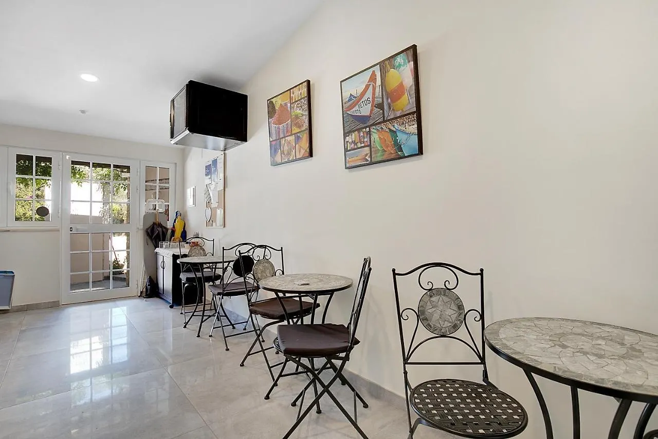 Quinta Aida Cottage And B&B Suites Lagoa  Country house Lagoa (Algarve)